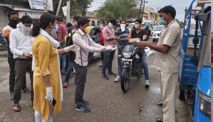 अजमेर: लॉकडाउन की पालना के लिए सड़कों पर उतरी बिजयनगर तहसीलदार स्वाति झा अजमेर: लॉकडाउन की पालना के लिए सड़कों पर उतरी बिजयनगर तहसीलदार स्वाति झा