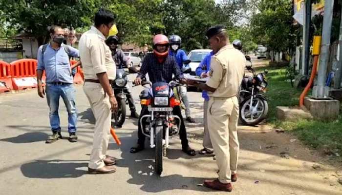 झारखंड: Lockdown न मानने वालों पर पुलिस सख्त, 90 बाइक की सीज झारखंड: Lockdown न मानने वालों पर पुलिस सख्त, 90 बाइक की सीज