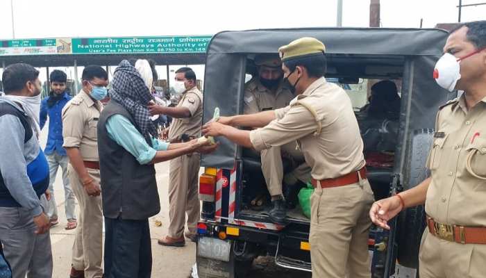 लॉकडाउन में पैदल ही सैकड़ों KM के सफर पर निकले मजदूर, UP Police की '112' सर्विस बन रही मददगार लॉकडाउन में पैदल ही सैकड़ों KM के सफर पर निकले मजदूर, UP Police की '112' सर्विस बन रही मददगार