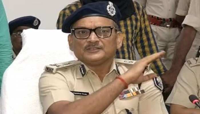 "लॉकडाउन के दौरान कालाबाजारी करना राष्ट्रदोह के बराबर माना जाएगा" "लॉकडाउन के दौरान कालाबाजारी करना राष्ट्रदोह के बराबर माना जाएगा"