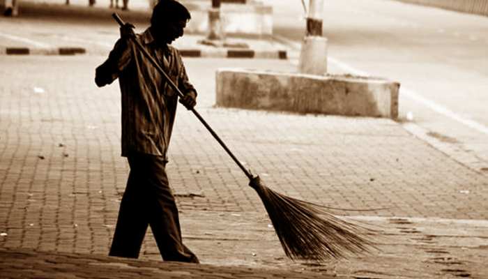 राजस्थान: सफाईकर्मियों को 31 मार्च से पहले मिलेगा वेतन, 1 हजार अतिरिक्त मिलने का ऐलान राजस्थान: सफाईकर्मियों को 31 मार्च से पहले मिलेगा वेतन, 1 हजार अतिरिक्त मिलने का ऐलान
