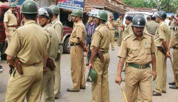 पटना पुलिस की बर्बरता, नगर निगम के कई कर्मचारियों को पीटा, उठ रहे सवाल पटना पुलिस की बर्बरता, नगर निगम के कई कर्मचारियों को पीटा, उठ रहे सवाल