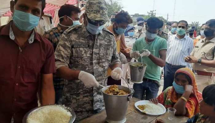झारखंड पुलिस 'कम्युनिटी किचन' खोलेगी, पुलिस महानिदेशक ने दी जानकारी झारखंड पुलिस 'कम्युनिटी किचन' खोलेगी, पुलिस महानिदेशक ने दी जानकारी