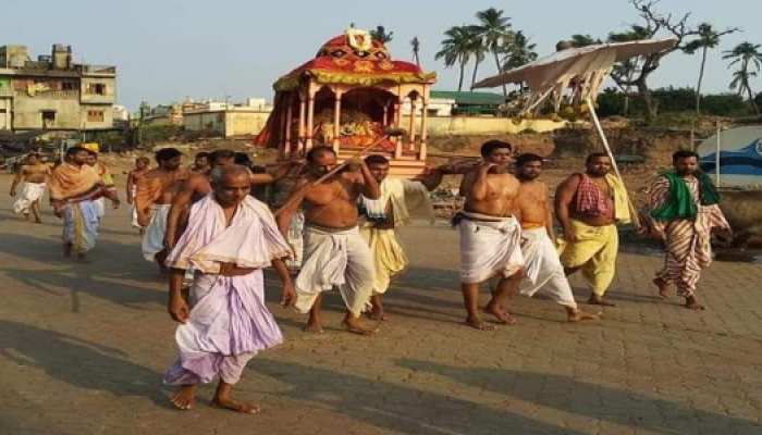 ଦିନେ ହଇଜାକୁ ତଡ଼ିଥିଲେ, ଏବେ କୋରୋନାରୁ ଉଦ୍ଧାର କରିବେ... ଦିନେ ହଇଜାକୁ ତଡ଼ିଥିଲେ, ଏବେ କୋରୋନାରୁ ଉଦ୍ଧାର କରିବେ...