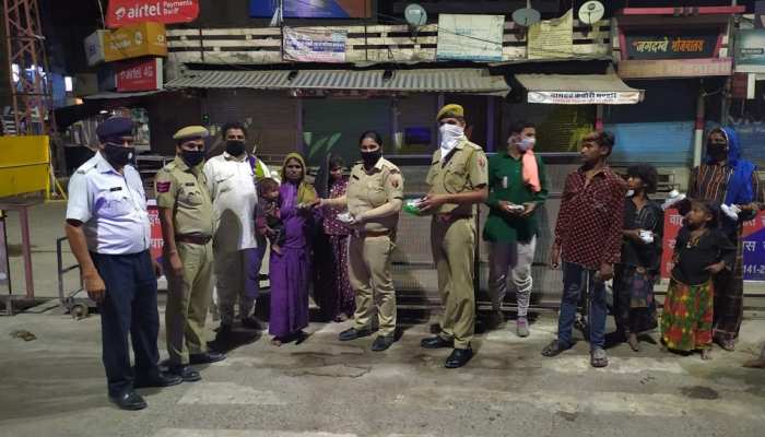 बारां पुलिस मजदूरों के लिए बनी मसीहा, घर-घर पहुंचा रहे हैं मदद बारां पुलिस मजदूरों के लिए बनी मसीहा, घर-घर पहुंचा रहे हैं मदद