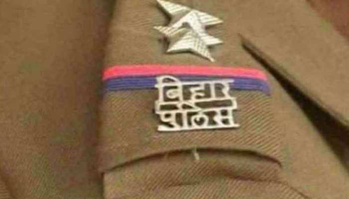 बिहार: पुलिसकर्मी ने ट्रैफिक पुलिस के जवान की पिटाई, सिर में लगी गंभीर चोट बिहार: पुलिसकर्मी ने ट्रैफिक पुलिस के जवान की पिटाई, सिर में लगी गंभीर चोट