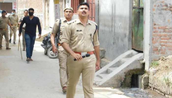 UP के इस जिले में किया लॉकडाउन का उल्लंघन, तो पुलिस करेगी FIR की होम डिलीवरी UP के इस जिले में किया लॉकडाउन का उल्लंघन, तो पुलिस करेगी FIR की होम डिलीवरी