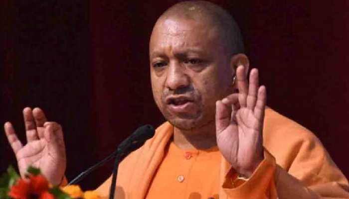 कंट्रोल रूम में फोन न उठने की शिकायतों पर CM योगी गंभीर, बोले-ऐसे लोगों पर FIR कर बंद कर दें कंट्रोल रूम में फोन न उठने की शिकायतों पर CM योगी गंभीर, बोले-ऐसे लोगों पर FIR कर बंद कर दें