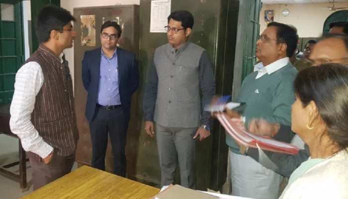गौतमबुद्ध नगर के DM का आदेश, लॉकडाउन पीरियड का फीस वसूलने वाले स्कूलों पर होगी कार्रवाई गौतमबुद्ध नगर के DM का आदेश, लॉकडाउन पीरियड का फीस वसूलने वाले स्कूलों पर होगी कार्रवाई