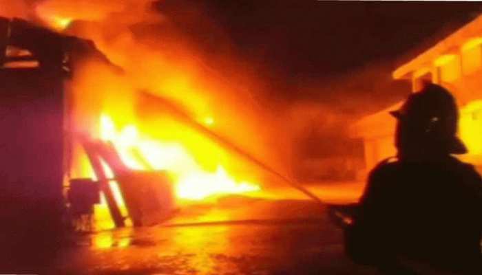 बिहार : घर में लगी आग, दादी और 2 बच्च्यिों की मौत बिहार : घर में लगी आग, दादी और 2 बच्च्यिों की मौत