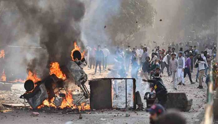 दिल्ली: जाफराबाद हिंसा मामले में जामिया की छात्रा गिरफ्तार, दंगों की साजिश रचने का आरोप दिल्ली: जाफराबाद हिंसा मामले में जामिया की छात्रा गिरफ्तार, दंगों की साजिश रचने का आरोप