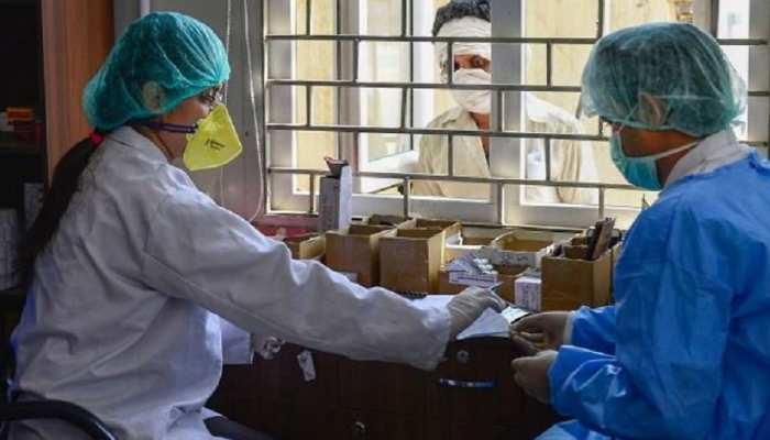 मुरादाबाद में मिले COVID-19 के 17 नए मरीज, दिल्ली के धार्मिक जलसे से है सभी का संबंध मुरादाबाद में मिले COVID-19 के 17 नए मरीज, दिल्ली के धार्मिक जलसे से है सभी का संबंध