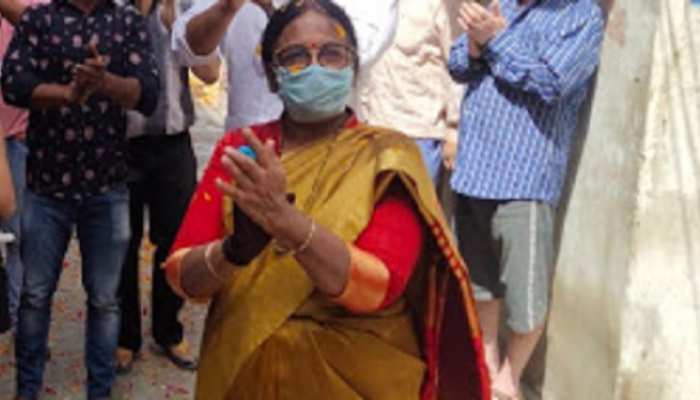 लगातार लोगों से मिलजुल रही थीं नगर पालिका चैयरमैन, मुजफ्फरनगर प्रशासन ने किया होम क्वॉरंटीन लगातार लोगों से मिलजुल रही थीं नगर पालिका चैयरमैन, मुजफ्फरनगर प्रशासन ने किया होम क्वॉरंटीन