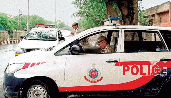 Lockdown: गर्भवती महिलाओं के लिए दिल्ली पुलिस बनी मसीहा, PCR वैन में पहुंचाया अस्पताल Lockdown: गर्भवती महिलाओं के लिए दिल्ली पुलिस बनी मसीहा, PCR वैन में पहुंचाया अस्पताल