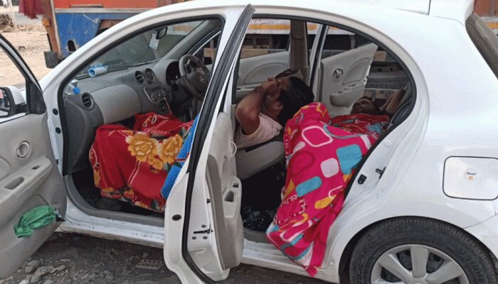 Lockdown: 20 दिनों से CAR में रहने को मजबूर हैं कर्नाटक के दो व्यापारी, सरकार से मांग रहे मदद Lockdown: 20 दिनों से CAR में रहने को मजबूर हैं कर्नाटक के दो व्यापारी, सरकार से मांग रहे मदद