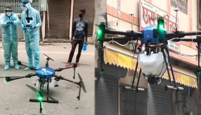 PM Modi के संसदीय क्षेत्र में उतरा गरुड़ ड्रोन, Hotspot इलाकों को कर रहा सैनिटाइज PM Modi के संसदीय क्षेत्र में उतरा गरुड़ ड्रोन, Hotspot इलाकों को कर रहा सैनिटाइज