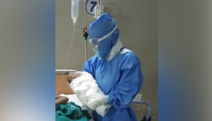 बधाई हो ! आगरा में कोरोना संक्रमित महिला ने स्वस्थ बच्चे को जन्म दिया, Good News से डॉक्टर की आंखों में भी आ गए आंसू बधाई हो ! आगरा में कोरोना संक्रमित महिला ने स्वस्थ बच्चे को जन्म दिया, Good News से डॉक्टर की आंखों में भी आ गए आंसू
