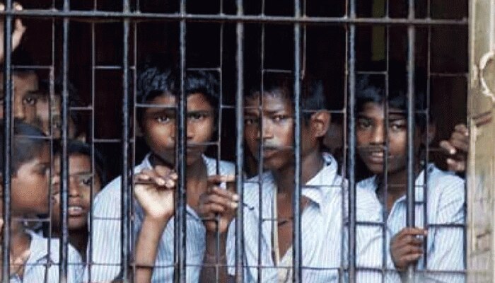 दिल्ली: Lockdown के बीच Juvenile Home से फरार हुए 11 अपराधी, पुलिस विभाग में मचा हड़कंप दिल्ली: Lockdown के बीच Juvenile Home से फरार हुए 11 अपराधी, पुलिस विभाग में मचा हड़कंप
