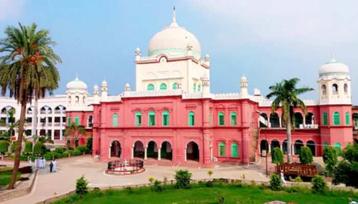 दारुल उलूम देवबंद ने जारी किया महत्वपूर्ण फतवा, कोरोना टेस्ट के लिए सैंपल देने से नहीं टूटेगा रोजा दारुल उलूम देवबंद ने जारी किया महत्वपूर्ण फतवा, कोरोना टेस्ट के लिए सैंपल देने से नहीं टूटेगा रोजा