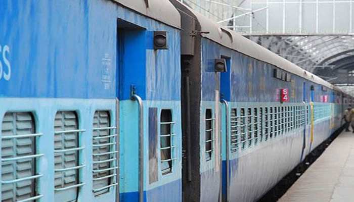 झारखंड के 1225 मजदूरों को तेलंगाना से लेकर बिलासपुर पहुंची स्पेशल ट्रेन, प्रशासन ने कराया भोजन झारखंड के 1225 मजदूरों को तेलंगाना से लेकर बिलासपुर पहुंची स्पेशल ट्रेन, प्रशासन ने कराया भोजन