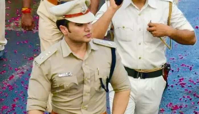 मध्य प्रदेश: उज्जैन के SP सचिन अतुलकर सहित 3 जिलों के पुलिस अधीक्षकों का ट्रांसफर मध्य प्रदेश: उज्जैन के SP सचिन अतुलकर सहित 3 जिलों के पुलिस अधीक्षकों का ट्रांसफर