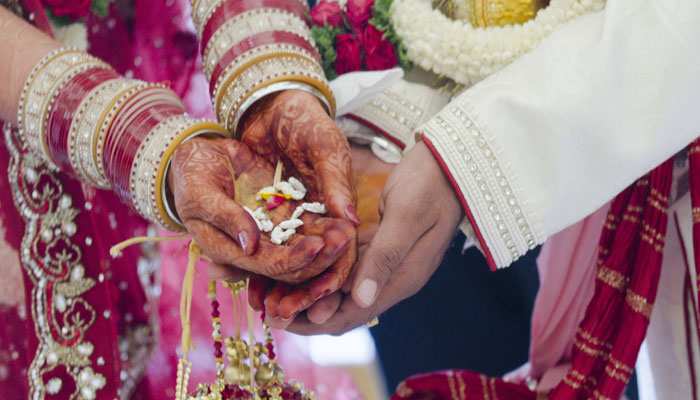 बिहार: बेगूसराय में 45 दिन से फंसी है कानपुर से आई बारात, मदद की लगाई गुहार बिहार: बेगूसराय में 45 दिन से फंसी है कानपुर से आई बारात, मदद की लगाई गुहार