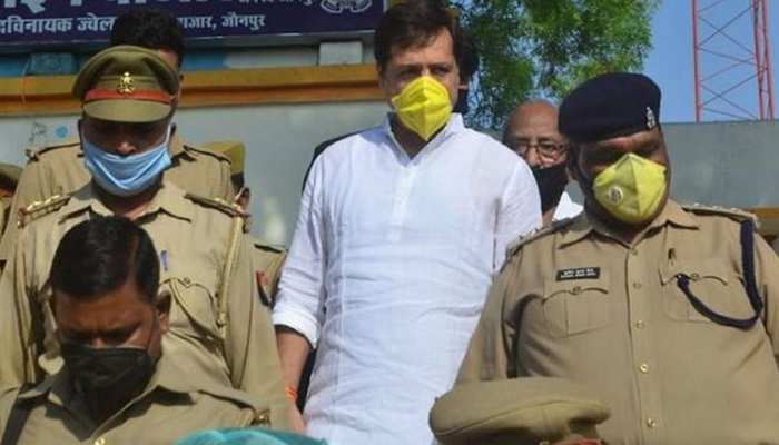 UP: रंगदारी मांगने और धमकी देने के आरोप में पूर्व BSP सांसद धनंजय सिंह गिरफ्तार UP: रंगदारी मांगने और धमकी देने के आरोप में पूर्व BSP सांसद धनंजय सिंह गिरफ्तार
