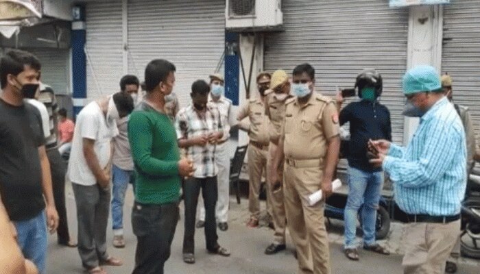 पिता की मौत पर नहीं पहुंच पाई बेटी, नोएडा के DM ने खुद पहुंचकर कराया अंतिम संस्कार पिता की मौत पर नहीं पहुंच पाई बेटी, नोएडा के DM ने खुद पहुंचकर कराया अंतिम संस्कार