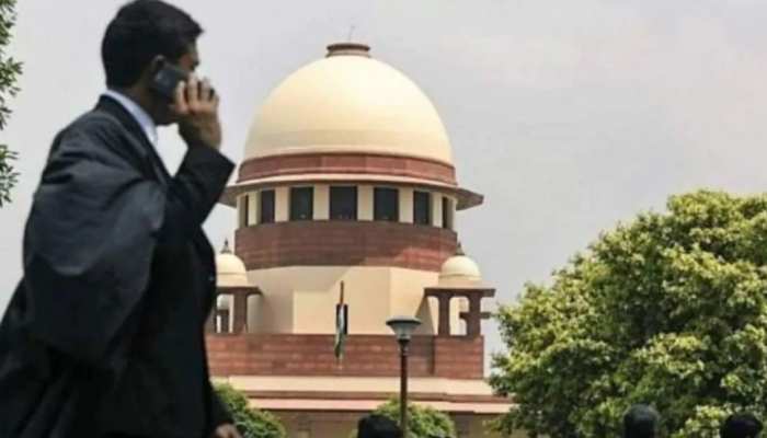 कोरोना का प्रसार रोकने के लिए निर्देश, सुप्रीम कोर्ट में कोट व गाउन पहनने पर रोक कोरोना का प्रसार रोकने के लिए निर्देश, सुप्रीम कोर्ट में कोट व गाउन पहनने पर रोक
