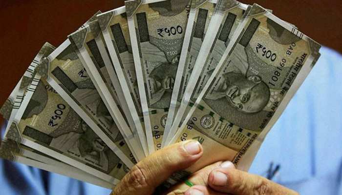 बाड़मेर: कंपनी ने नहीं दी 2 महीने से सैलरी, कर्मियों ने DM ऑफिस के बाहर किया हंगामा बाड़मेर: कंपनी ने नहीं दी 2 महीने से सैलरी, कर्मियों ने DM ऑफिस के बाहर किया हंगामा