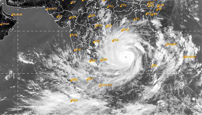 कुछ घंटों में &#039;अम्फान&#039; बन जाएगा सुपर चक्रवात, 275 किमी प्रति घंटे की रफ्तार से ढा सकता है कहर