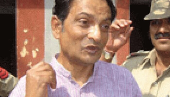 बिनायक सेन मामले की सुनवाई 12 हफ्ते आगे बढ़ी, उम्रकैद के फैसले के खिलाफ HC में डाली थी याचिका बिनायक सेन मामले की सुनवाई 12 हफ्ते आगे बढ़ी, उम्रकैद के फैसले के खिलाफ HC में डाली थी याचिका