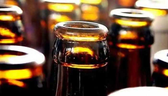 दिल्ली: शुक्रवार से खुल सकती हैं शराब की दुकानें दिल्ली: शुक्रवार से खुल सकती हैं शराब की दुकानें