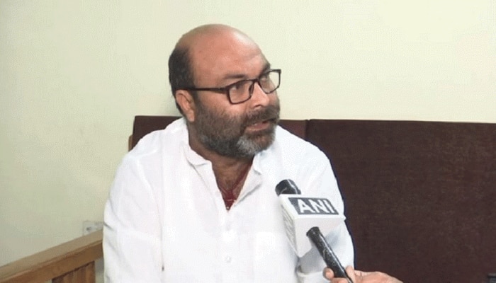 जमानत के बाद PCC चीफ अजय लल्लू को पुलिस साथ ले गई लखनऊ, बॉर्डर से भी वापस लौटी बसें जमानत के बाद PCC चीफ अजय लल्लू को पुलिस साथ ले गई लखनऊ, बॉर्डर से भी वापस लौटी बसें