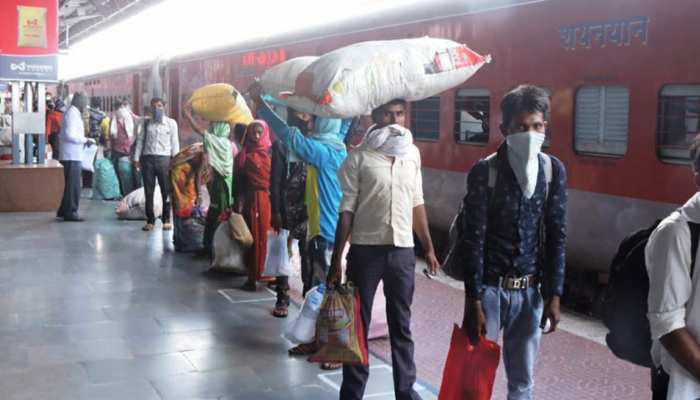 उदयपुर: CM गहलोत का प्रयास लाया रंग, 13 हजार प्रवासियों को भेजा गया घर उदयपुर: CM गहलोत का प्रयास लाया रंग, 13 हजार प्रवासियों को भेजा गया घर