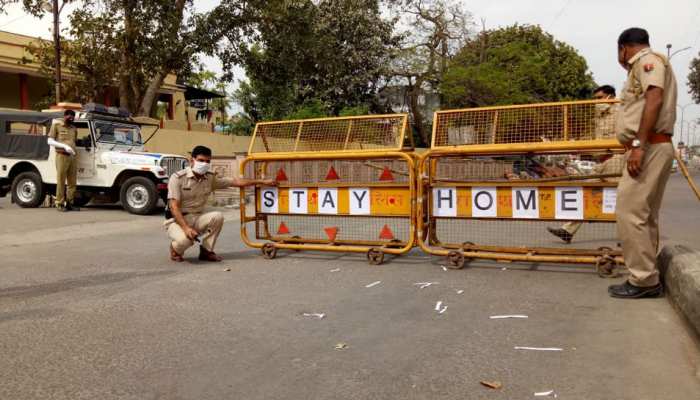 जोधपुर में लॉकडाउन को लेकर पुलिस मुस्तैद, DCP रात में कर रहे पेट्रोलिंग जोधपुर में लॉकडाउन को लेकर पुलिस मुस्तैद, DCP रात में कर रहे पेट्रोलिंग