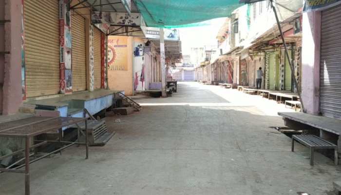 रेनवाल में फैली ऐसी बात, महज 10 मिनट में सूना हो गया लोगों से भरा बाजार रेनवाल में फैली ऐसी बात, महज 10 मिनट में सूना हो गया लोगों से भरा बाजार