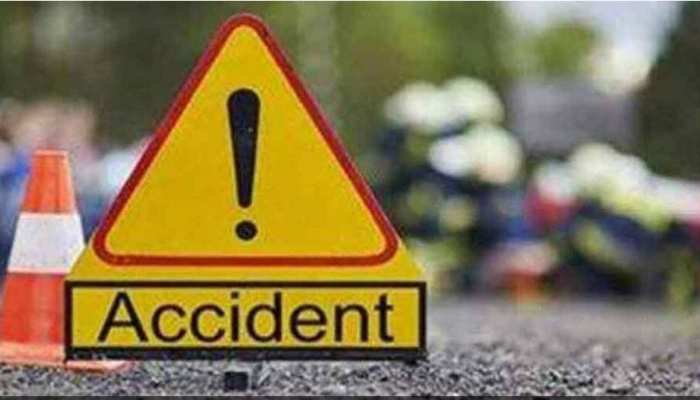 मीरजापुर: महाराष्ट्र से बिहार जा रहे मजदूरों को डम्पर ने कुचला, 3 की दर्दनाक मौत मीरजापुर: महाराष्ट्र से बिहार जा रहे मजदूरों को डम्पर ने कुचला, 3 की दर्दनाक मौत