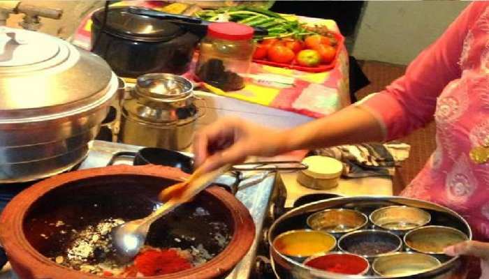 अलवर: रात में खाना बनाते वक्त हुई अनहोनी, पूरा परिवार हुआ इसका शिकार अलवर: रात में खाना बनाते वक्त हुई अनहोनी, पूरा परिवार हुआ इसका शिकार