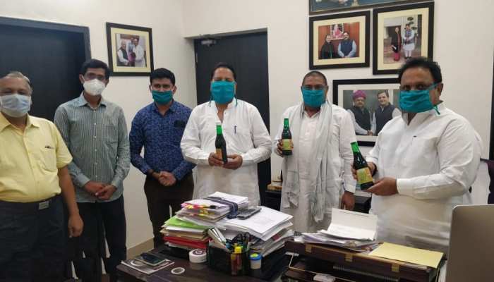 कोरोना से लड़ने के लिए आ गया 'इम्यूनिटी बूस्टर', इसमें है सब कुछ बहुत खास कोरोना से लड़ने के लिए आ गया 'इम्यूनिटी बूस्टर', इसमें है सब कुछ बहुत खास
