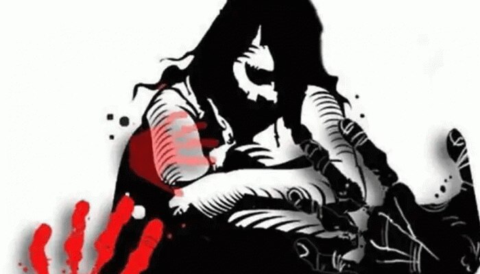 रेप पीड़िता को न्याय दिलाने के नाम पर पूर्व मंत्री ने बनाया समझौते का दबाव, लगी पंचायत रेप पीड़िता को न्याय दिलाने के नाम पर पूर्व मंत्री ने बनाया समझौते का दबाव, लगी पंचायत