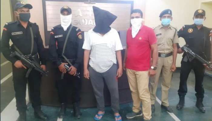 गुजरात ATS ने दाऊद इब्राहिम के खास गुर्गे बाबू सोलंकी को किया गिरफ्तार गुजरात ATS ने दाऊद इब्राहिम के खास गुर्गे बाबू सोलंकी को किया गिरफ्तार