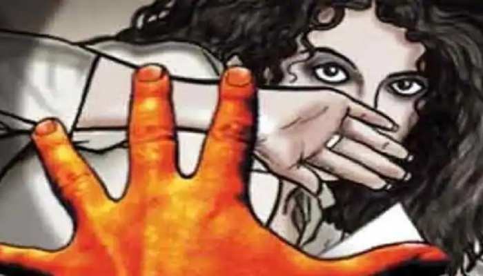बिलासपुर: अस्पताल के ICU वार्ड में भर्ती लड़की से रेप, पीड़िता ने कागज पर लिखकर बताई घटना बिलासपुर: अस्पताल के ICU वार्ड में भर्ती लड़की से रेप, पीड़िता ने कागज पर लिखकर बताई घटना