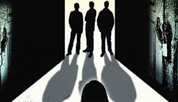 पुलिसकर्मी समेत 3 लोगों ने एक महिला से की दरिंदगी, जानिए क्या है पूरा मामला पुलिसकर्मी समेत 3 लोगों ने एक महिला से की दरिंदगी, जानिए क्या है पूरा मामला