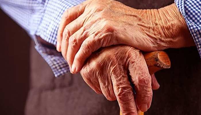 राजस्थान: बेटे-बहू ने मां-बाप को बुरी तरह पीटकर घर से निकाला, पड़ोसियों ने बचाई जान राजस्थान: बेटे-बहू ने मां-बाप को बुरी तरह पीटकर घर से निकाला, पड़ोसियों ने बचाई जान