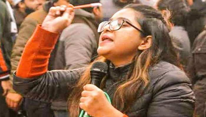 दिल्ली हिंसा: पटियाला हाउस कोर्ट ने दंगा भड़काने की आरोपी सफूरा को दिया झटका दिल्ली हिंसा: पटियाला हाउस कोर्ट ने दंगा भड़काने की आरोपी सफूरा को दिया झटका