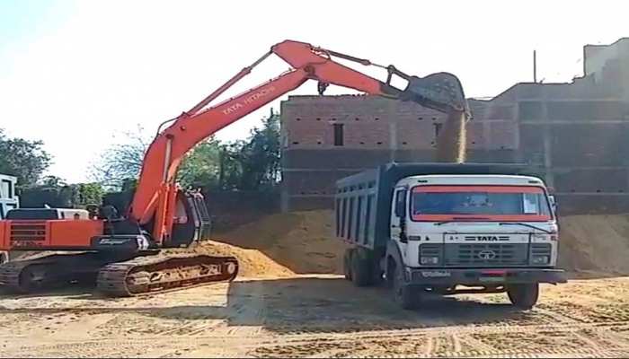 रोहतास: लॉकडाउन में भी जारी है अवैध बालू का कारोबार, दिन में भी हो रही डंपिंग रोहतास: लॉकडाउन में भी जारी है अवैध बालू का कारोबार, दिन में भी हो रही डंपिंग