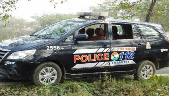 UP: फरिश्ता बनकर पहुंची 112 PRV टीम, दरवाजा तोड़कर फांसी पर लटके युवक की बचाई जान UP: फरिश्ता बनकर पहुंची 112 PRV टीम, दरवाजा तोड़कर फांसी पर लटके युवक की बचाई जान