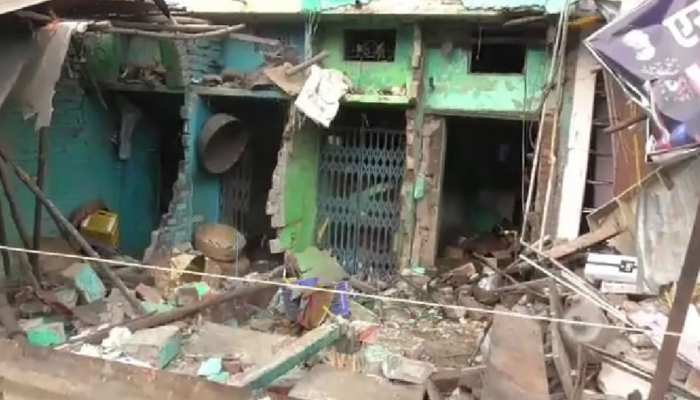 मुंगेर: 11 हजार वोल्ट का तार गिरने से महिला-नवजात की मौत, ग्रामीणों ने NH-80 किया जाम मुंगेर: 11 हजार वोल्ट का तार गिरने से महिला-नवजात की मौत, ग्रामीणों ने NH-80 किया जाम