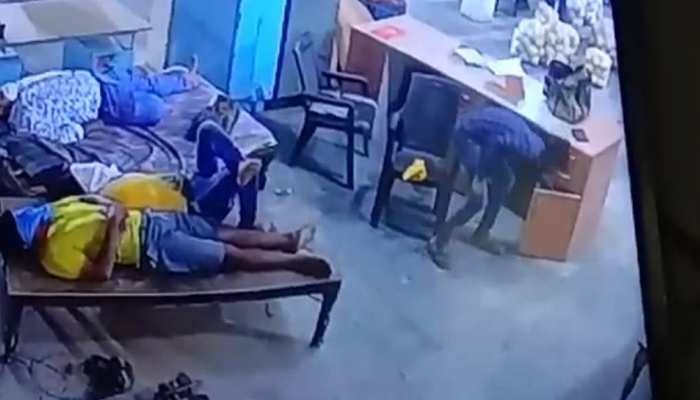 जयपुर: मुहाना मंडी के कारोबारियों में आक्रोश, प्रतिदिन हो रही हैं चोरी की घटनाएं जयपुर: मुहाना मंडी के कारोबारियों में आक्रोश, प्रतिदिन हो रही हैं चोरी की घटनाएं